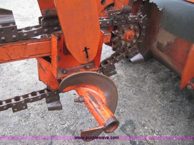 image for item A6018 Ditch Witch R30 trencher