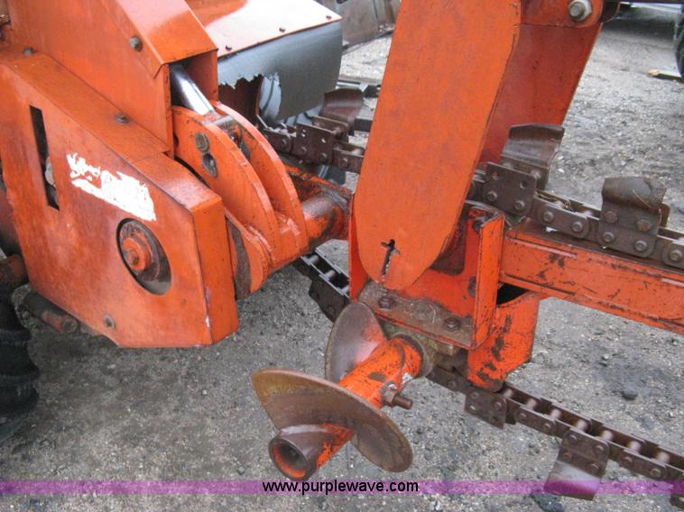 image for item A6018 Ditch Witch R30 trencher