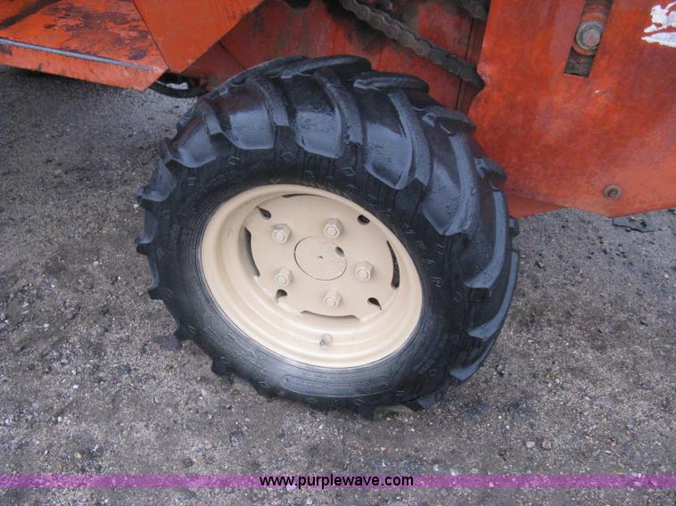 image for item A6018 Ditch Witch R30 trencher