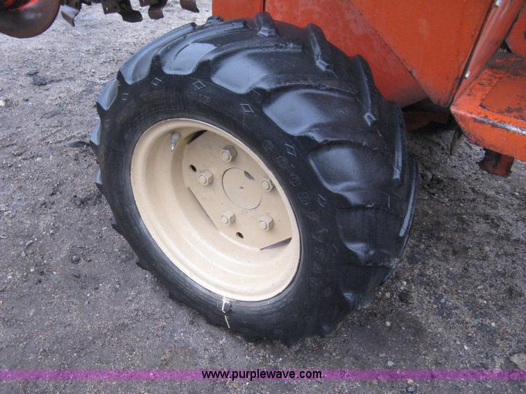 image for item A6018 Ditch Witch R30 trencher