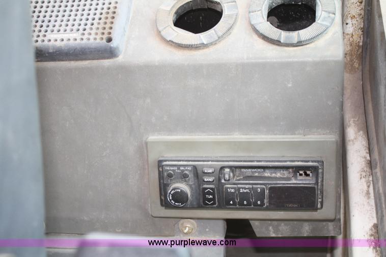 image for item A6577 1998 Daewoo Solar SL330-III excavator