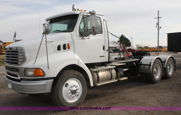 image for item A6579 2001 Sterling A9500 semi truck