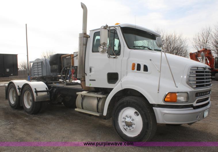 image for item A6579 2001 Sterling A9500 semi truck