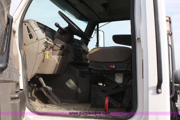 image for item A6579 2001 Sterling A9500 semi truck