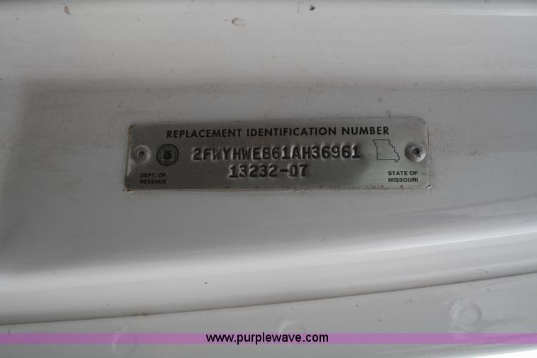 image for item A6579 2001 Sterling A9500 semi truck