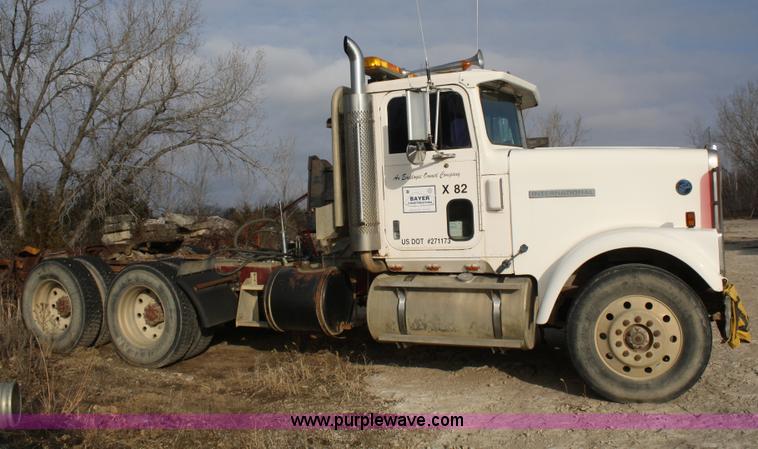 image for item A6581 1986 International F9370 semi truck