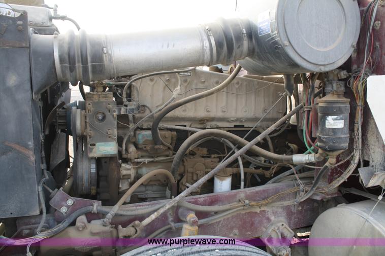 image for item A6581 1986 International F9370 semi truck