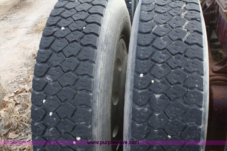 image for item A6581 1986 International F9370 semi truck