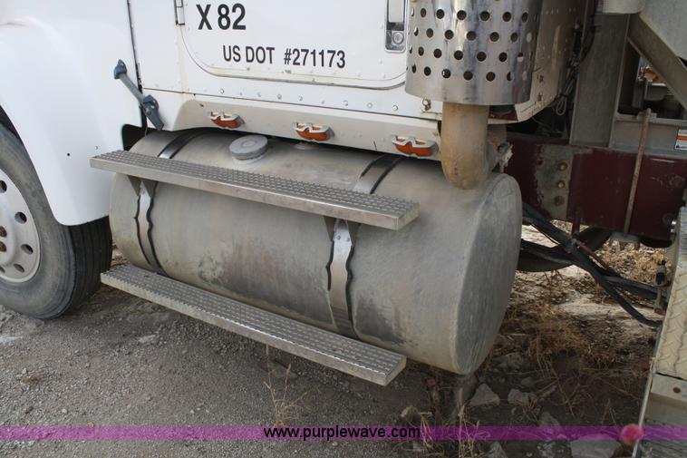 image for item A6581 1986 International F9370 semi truck