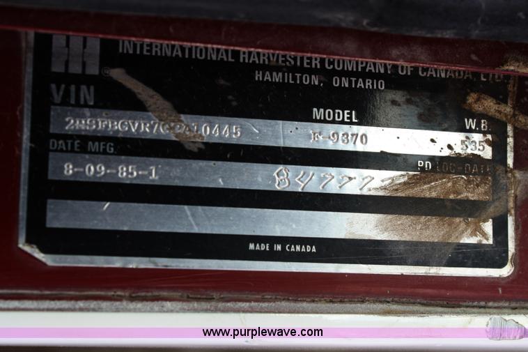 image for item A6581 1986 International F9370 semi truck