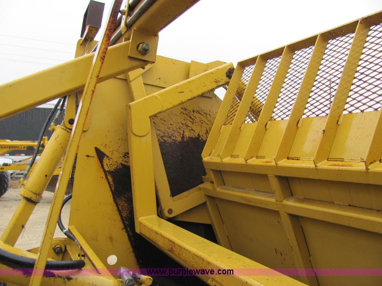 image for item A6589 1997 Icon CEM15 hydraulic pull scraper