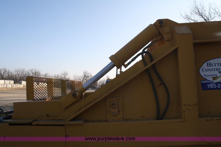 image for item A6589 1997 Icon CEM15 hydraulic pull scraper