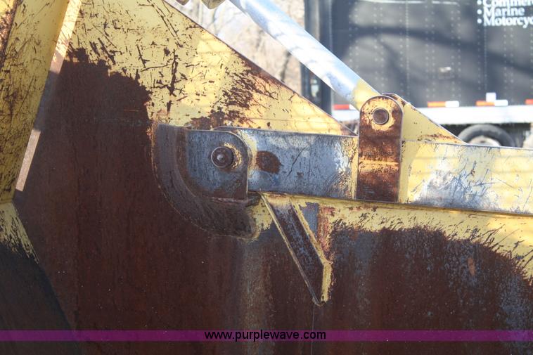 image for item A6589 1997 Icon CEM15 hydraulic pull scraper