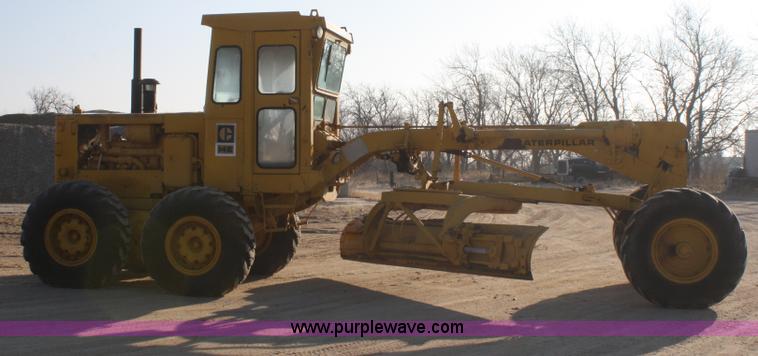 image for item A6590 1971 Caterpillar 14E motor grader