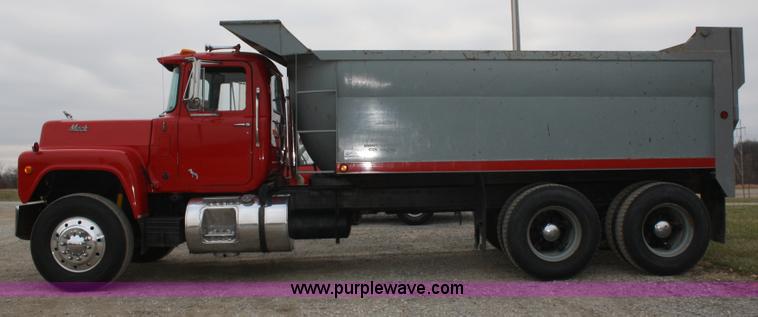 image for item A6591 1978 Mack dump truck