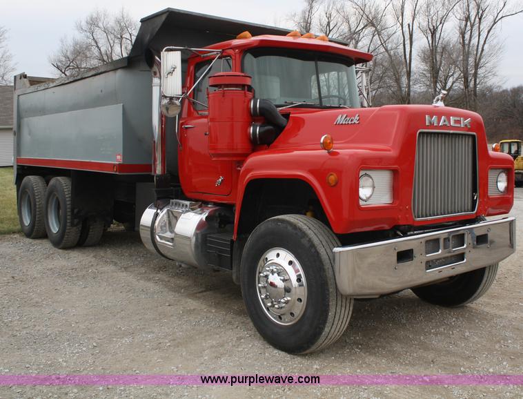 image for item A6591 1978 Mack dump truck