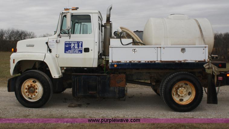 image for item A6599 1995 Ford L9000 flatbed truck