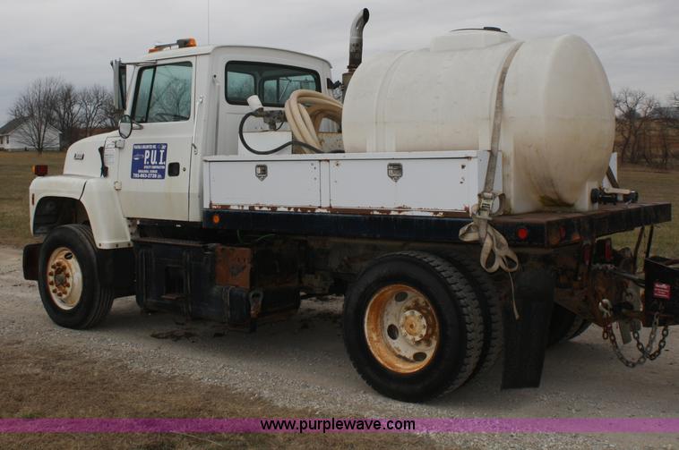 image for item A6599 1995 Ford L9000 flatbed truck