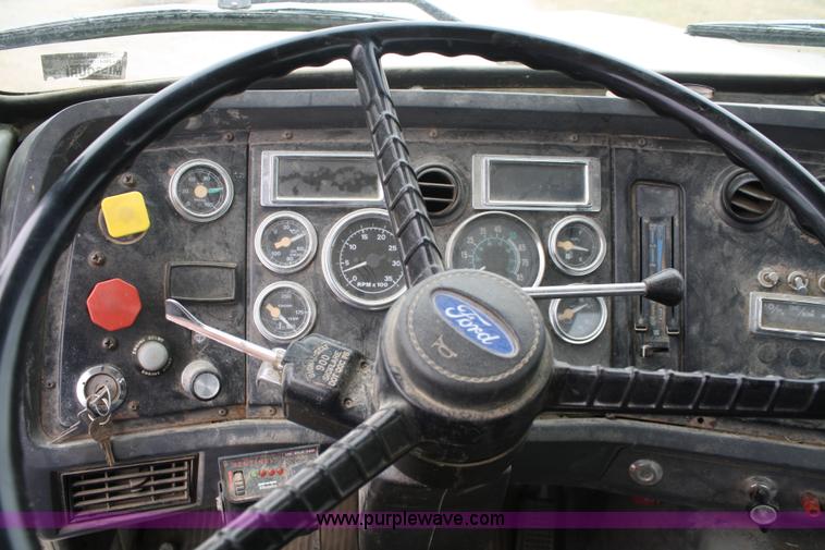 image for item A6599 1995 Ford L9000 flatbed truck