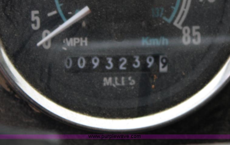 image for item A6599 1995 Ford L9000 flatbed truck