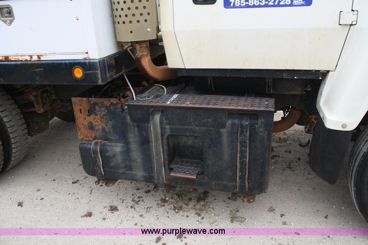 image for item A6599 1995 Ford L9000 flatbed truck