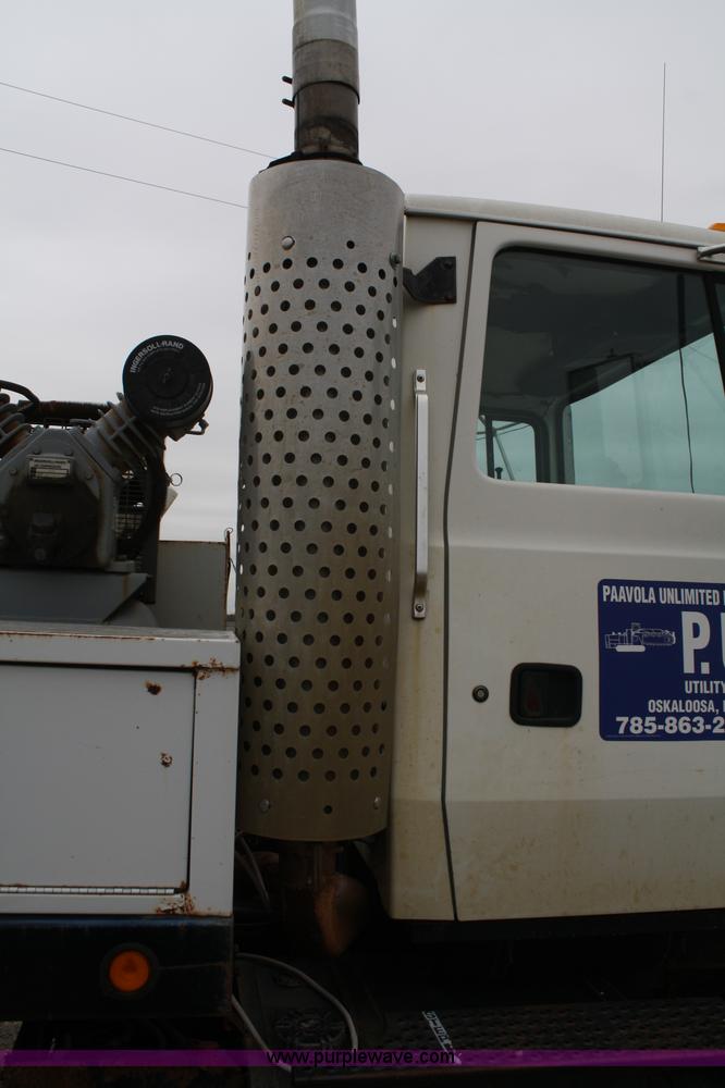 image for item A6599 1995 Ford L9000 flatbed truck