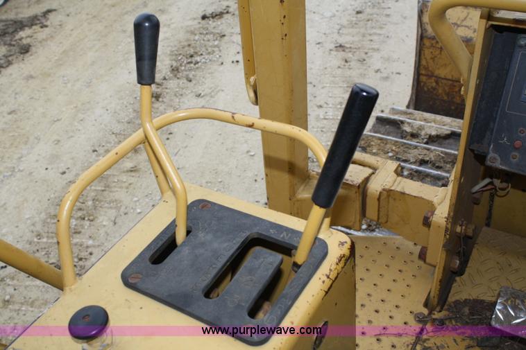 image for item A6602 1995 Caterpillar D3C Series III dozer