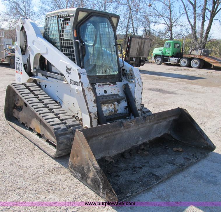 image for item B2556 2004 Bobcat T300 Turbo track skid steer