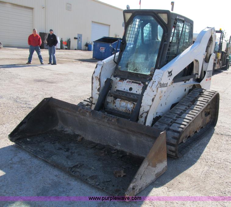 image for item B2556 2004 Bobcat T300 Turbo track skid steer