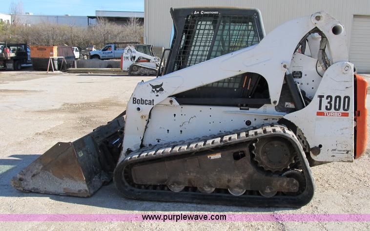 image for item B2556 2004 Bobcat T300 Turbo track skid steer