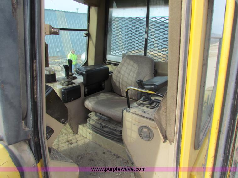 image for item B7035 1998 John Deere 850C dozer