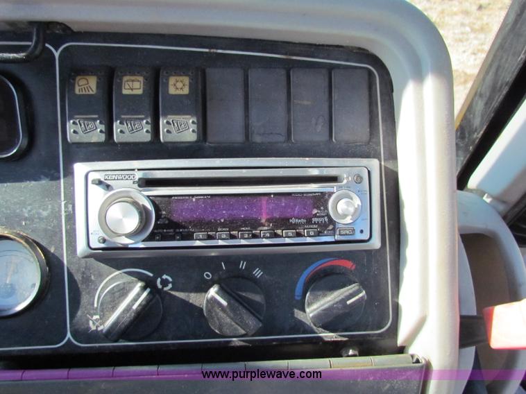 image for item B7043 1999 JCB 214 Series III backhoe