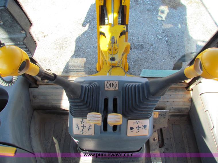 image for item B7043 1999 JCB 214 Series III backhoe