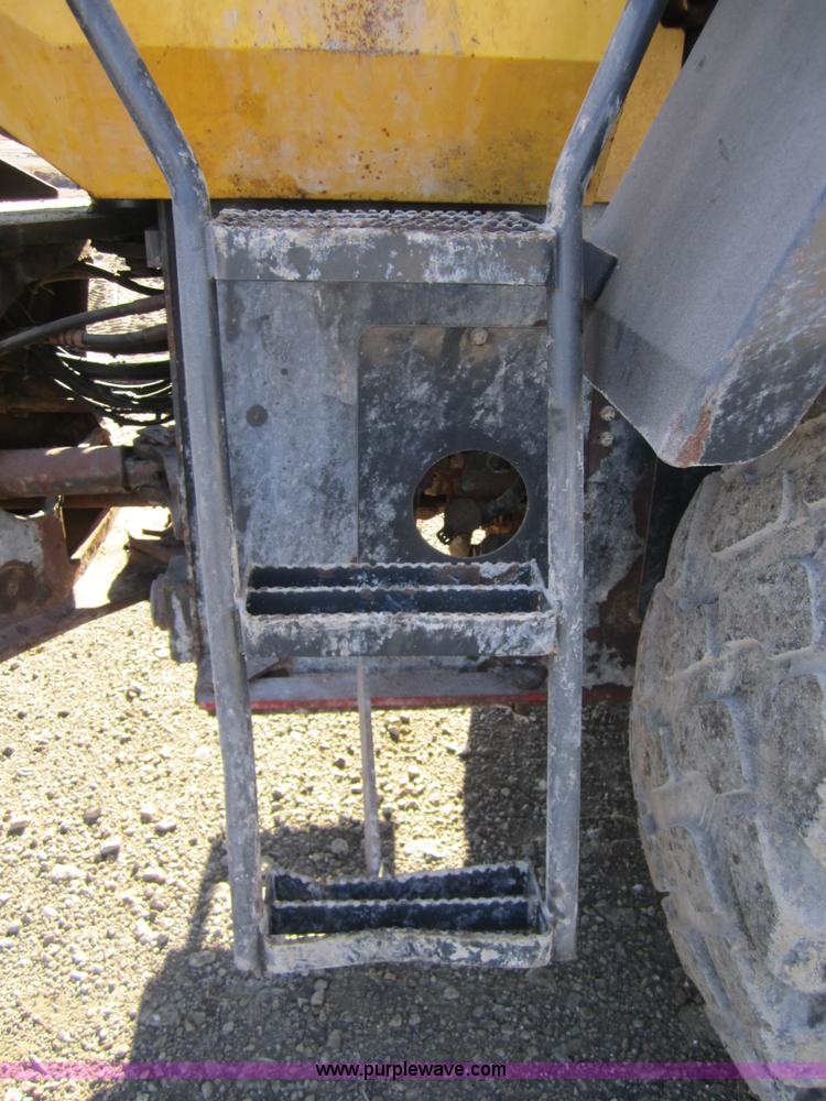 image for item C5242 2005 Komatsu WA250 wheel loader