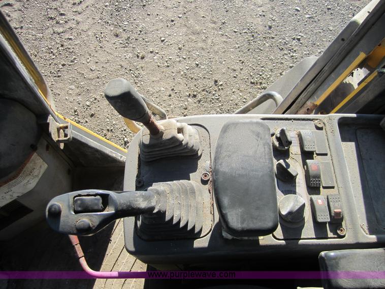 image for item C5242 2005 Komatsu WA250 wheel loader