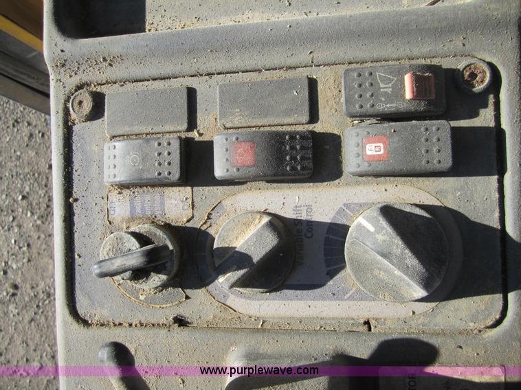 image for item C5242 2005 Komatsu WA250 wheel loader