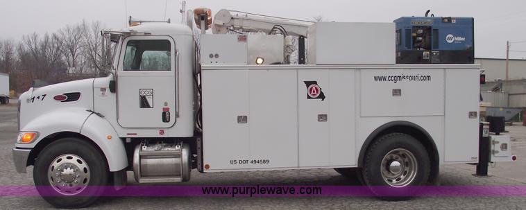 image for item C5872 2007 Peterbilt 335 service truck