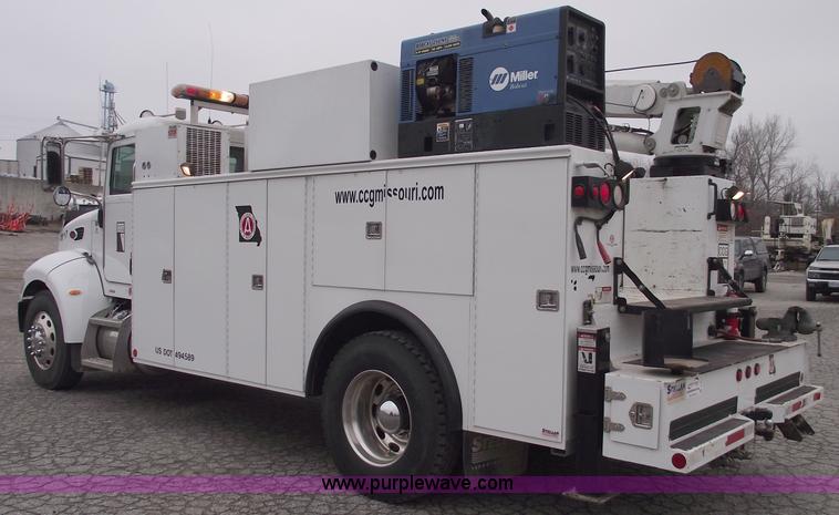 image for item C5872 2007 Peterbilt 335 service truck