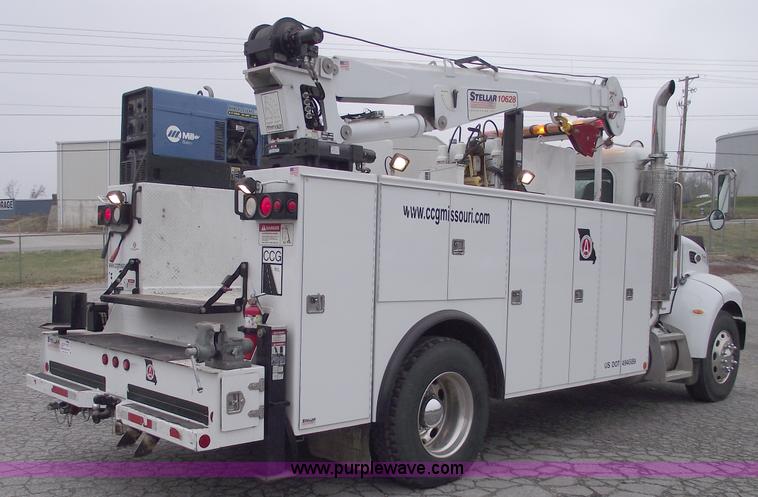 image for item C5872 2007 Peterbilt 335 service truck