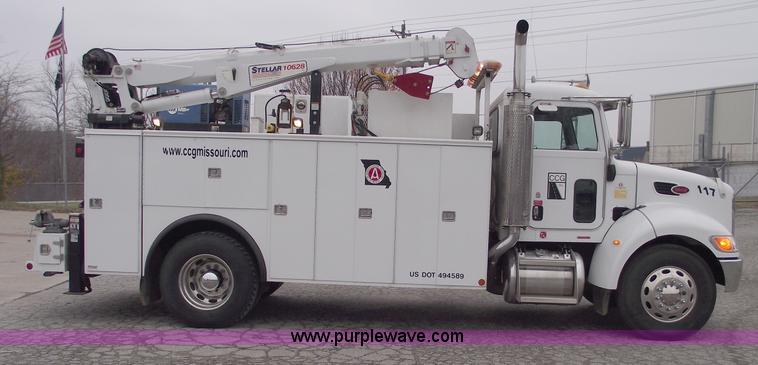 image for item C5872 2007 Peterbilt 335 service truck