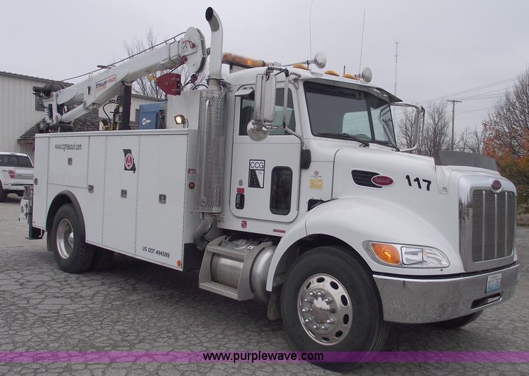 image for item C5872 2007 Peterbilt 335 service truck