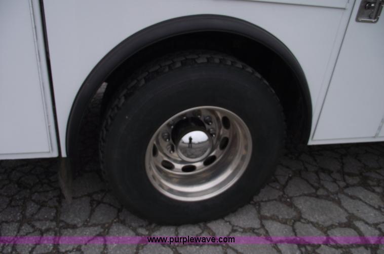 image for item C5872 2007 Peterbilt 335 service truck