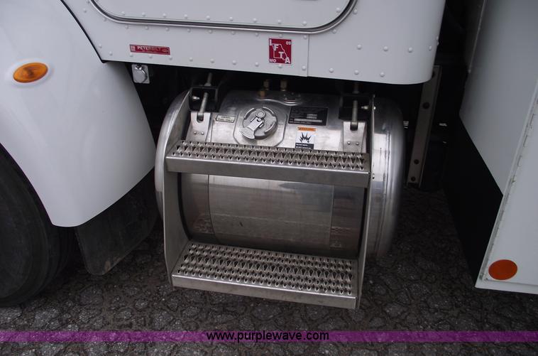 image for item C5872 2007 Peterbilt 335 service truck