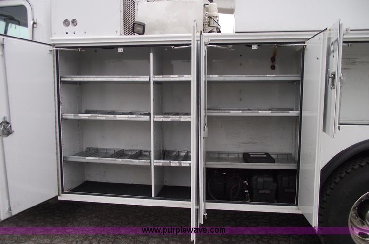 image for item C5872 2007 Peterbilt 335 service truck