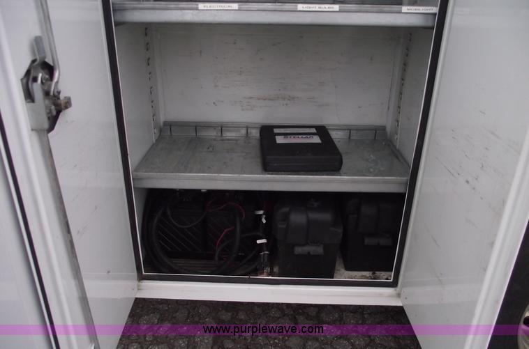 image for item C5872 2007 Peterbilt 335 service truck