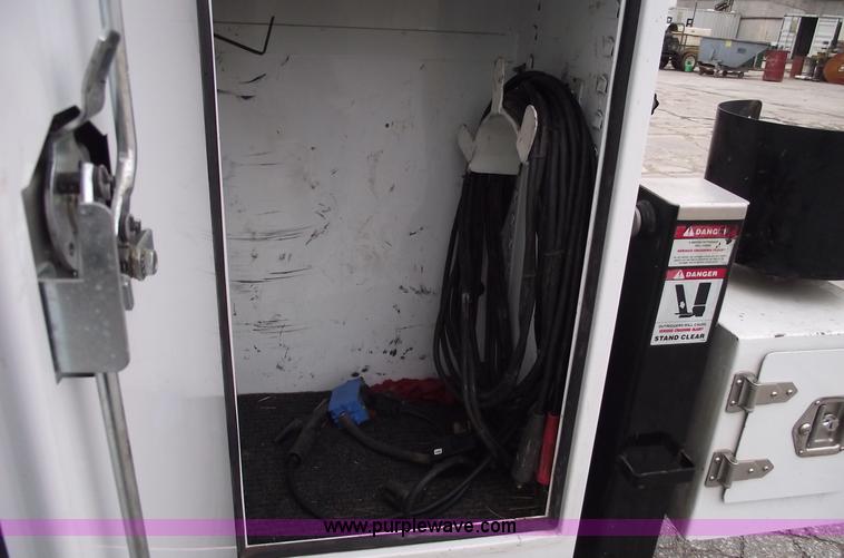 image for item C5872 2007 Peterbilt 335 service truck