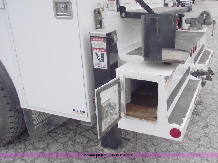 image for item C5872 2007 Peterbilt 335 service truck