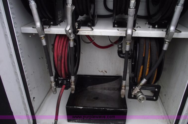 image for item C5872 2007 Peterbilt 335 service truck