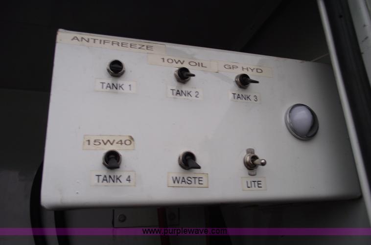 image for item C5872 2007 Peterbilt 335 service truck