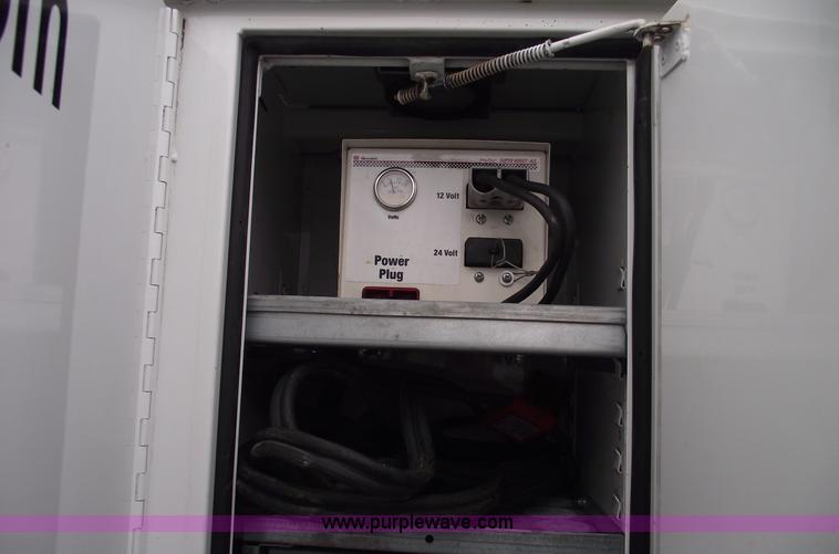 image for item C5872 2007 Peterbilt 335 service truck